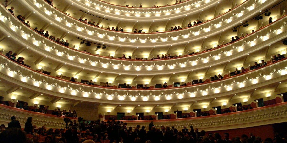 Teatro in Calabria: l’appello a Occhiuto per i contributi