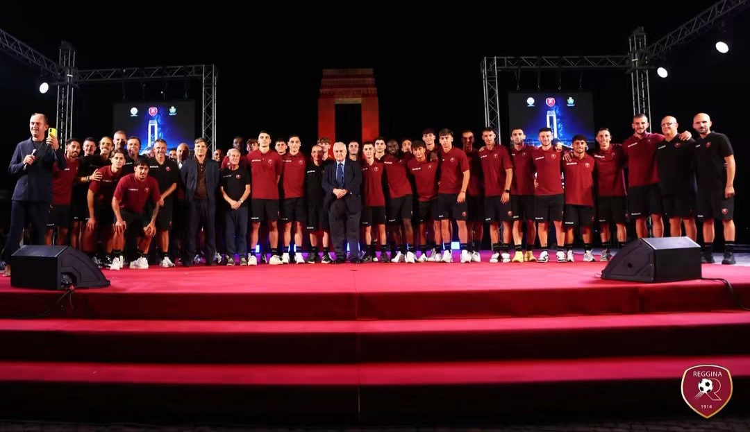 Reggina, l’Arena si veste di amaranto: che notte