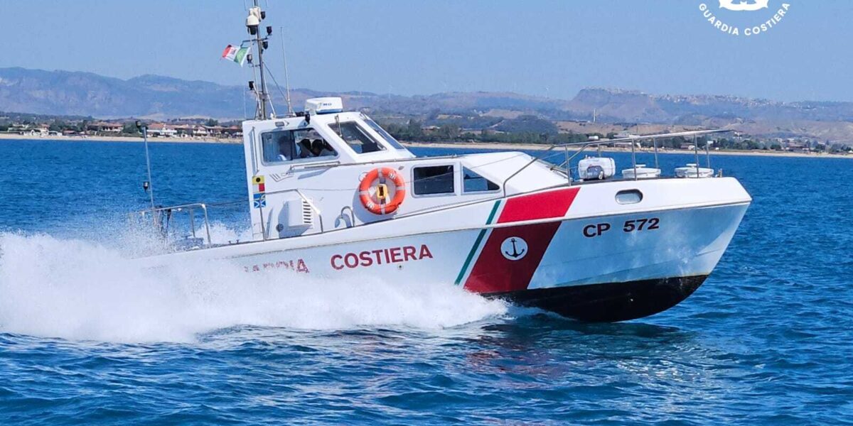 Blitz a Cutro libera 25mila metri quadri di spiaggia abusivamente occupata