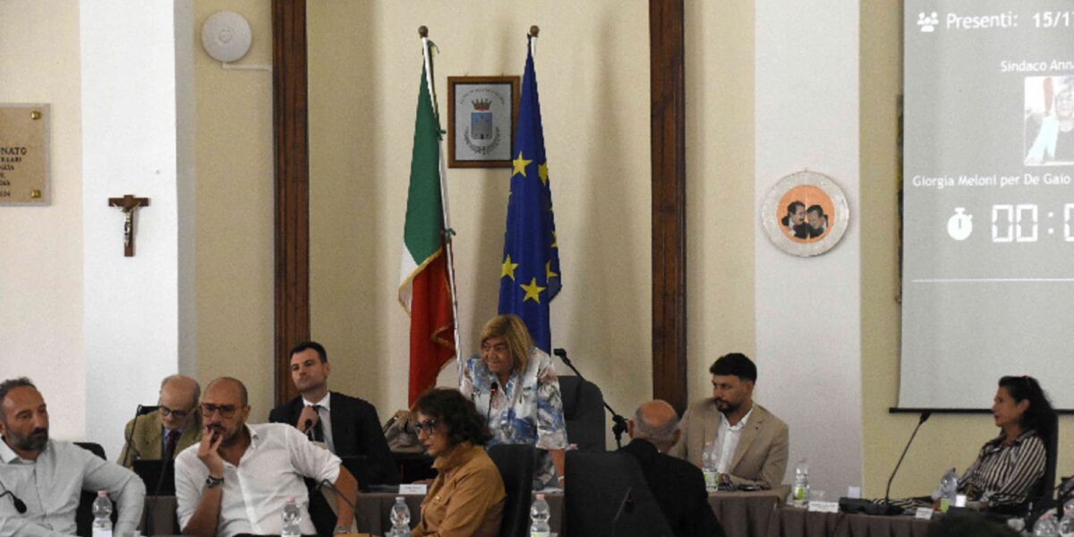 Assenze in consiglio comunale a Castrovillari, crepe nella maggioranza