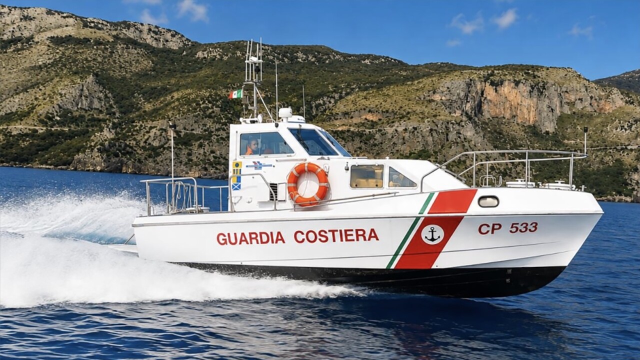 Blitz della Guardia costiera contro ormeggi abusivi a Praia a Mare