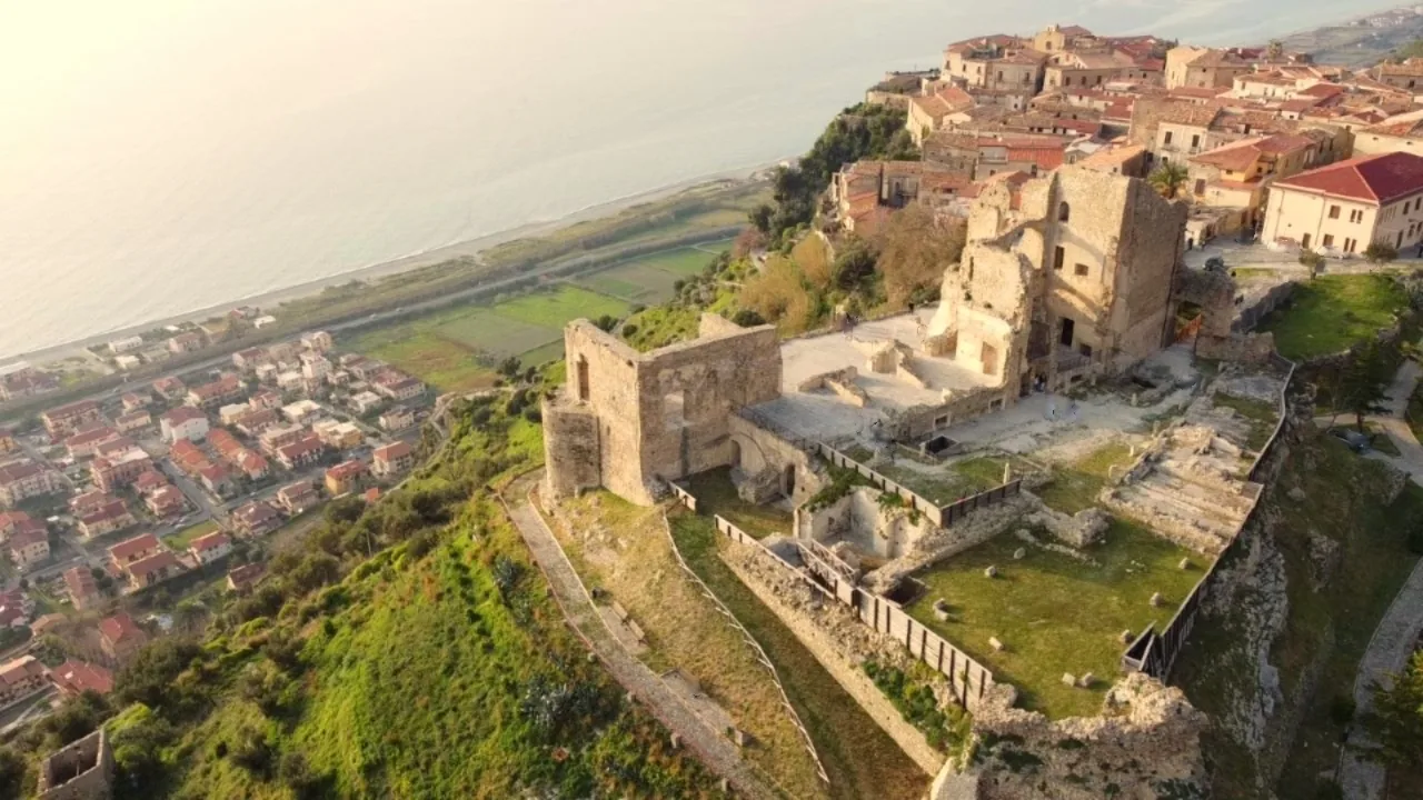 L’impresa artistica di Salvatore Fiume a Fiumefreddo Bruzio su rai Storia