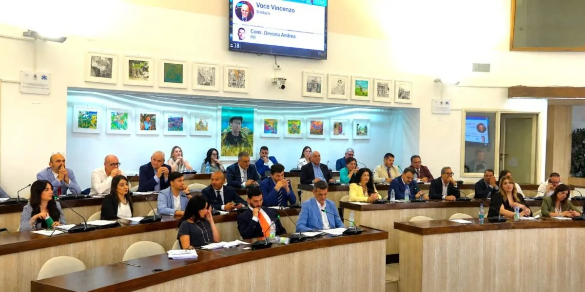 Tensioni nella maggioranza Voce a Crotone, la lista “Valorizziamo Crotone” si sfalda