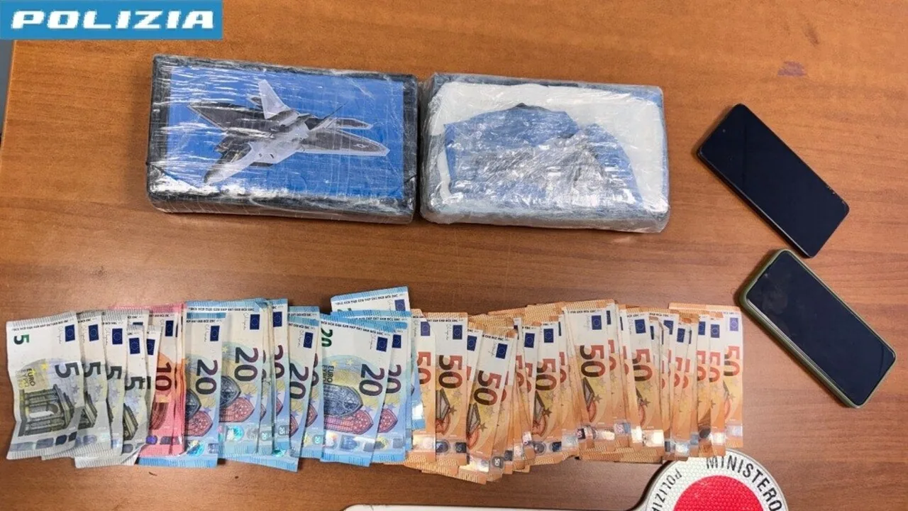 Auto in panne a Lamezia, a bordo droga scoperta