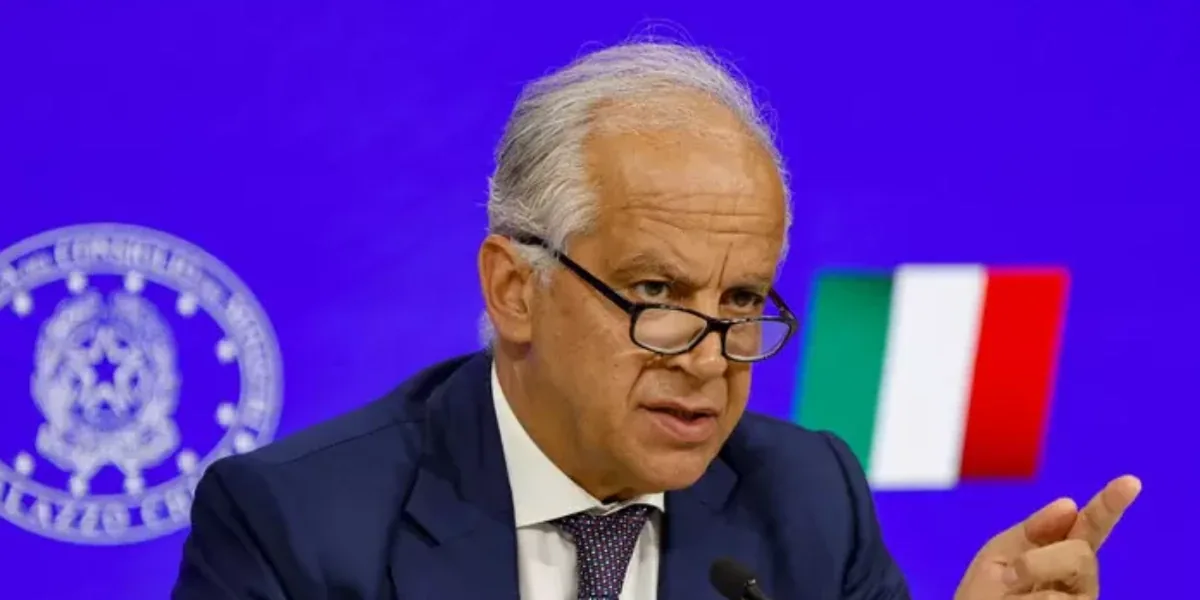 Crotone, post politico sui social scatena polemica