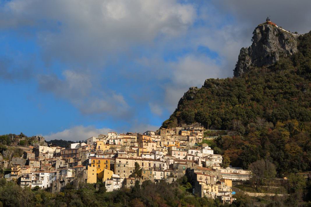A Buonvicino la favola del santo di pace