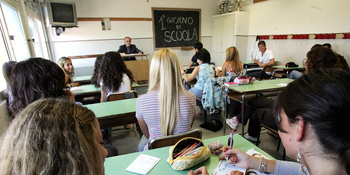 Calabria, scuole al via con un calo di 4.606 studenti