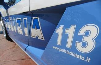 Uomo barricato in casa a Cosenza, salvato da polizia