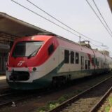 Pendolari treni statale 106: un buco sulla Jonica