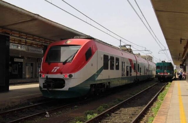 Pendolari treni statale 106: un buco sulla Jonica