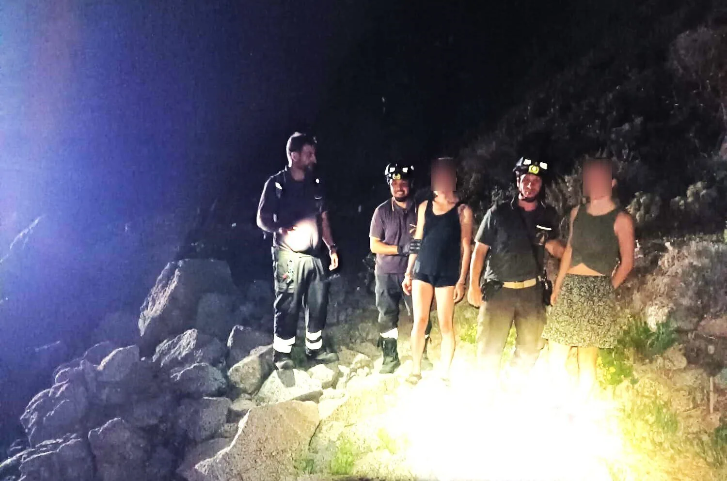 Vigili del fuoco, turiste bloccate a Capo Vaticano