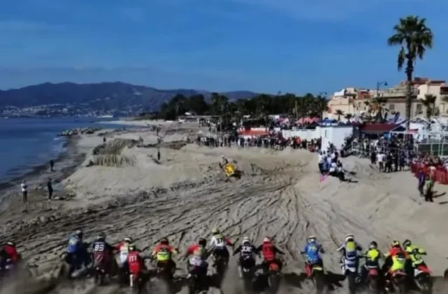 Legambiente contro moto da cross sulla spiaggia di Catona
