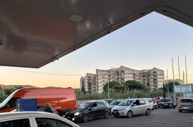Carburanti esauriti in Calabria, caos e proteste in arrivo