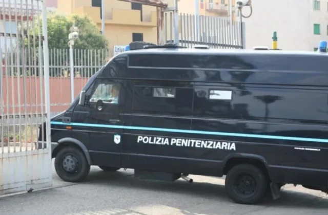 Ribellione in carcere a Reggio, detenuto aggredito