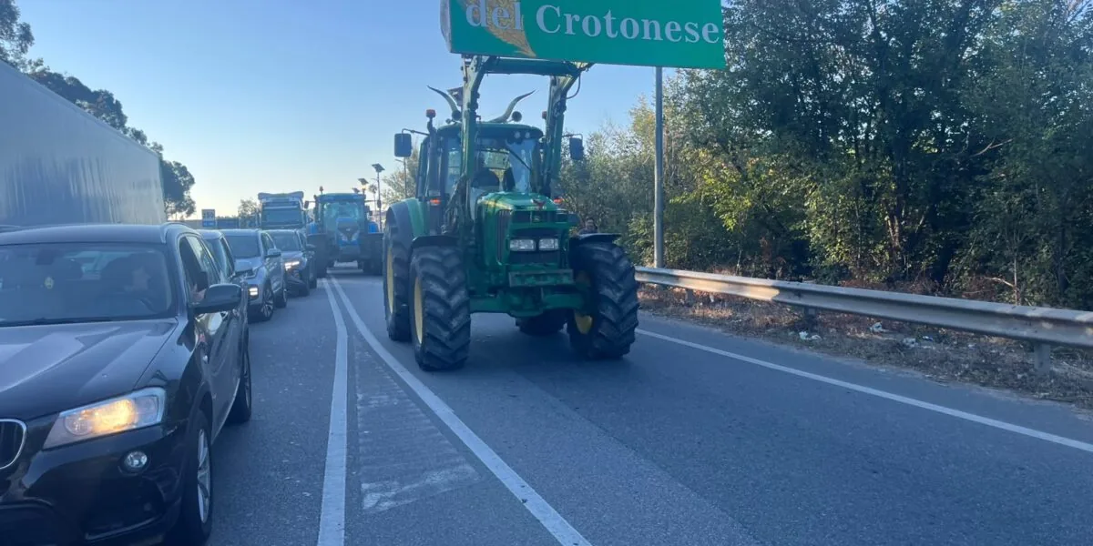 Curia Crotone, solidarietà per il caro carburante