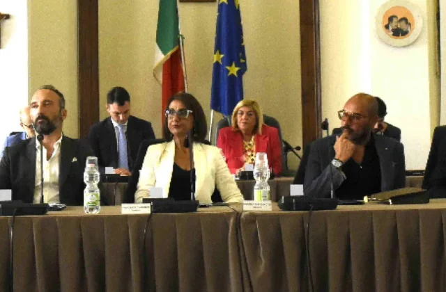 Castrovillari, la giunta stabilizza i tirocinanti Tis