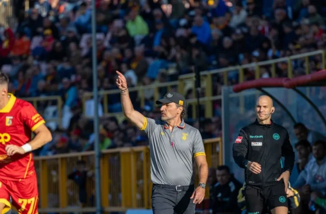 Il Catanzaro esonera Gorgone, via anche lo staff tecnico