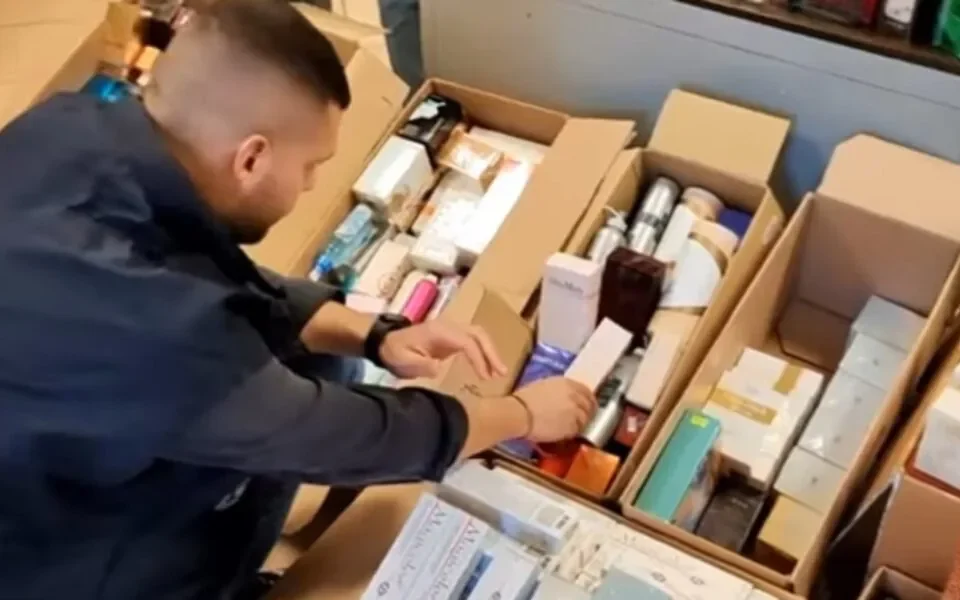 Sequestrati 1.500 kg di alimenti e cosmetici a Catanzaro