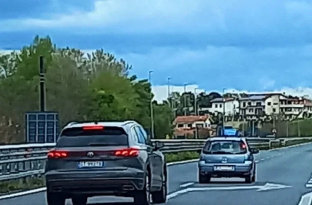 Sciopero generale a Cosenza, manifestanti verso lo svincolo