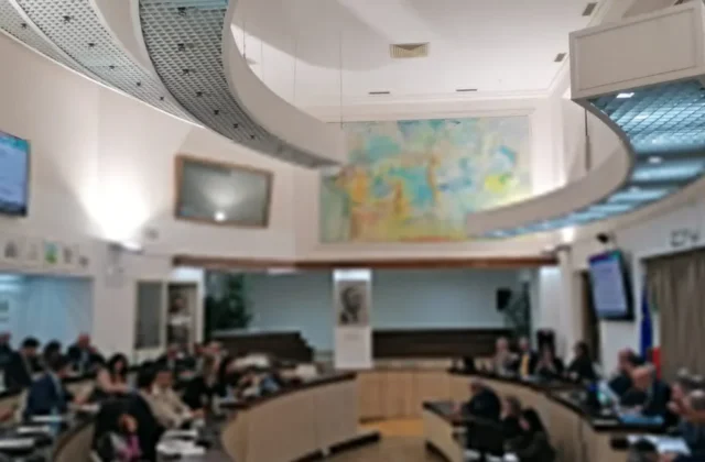 Crotone, il consiglio comunale cambia geografia politica