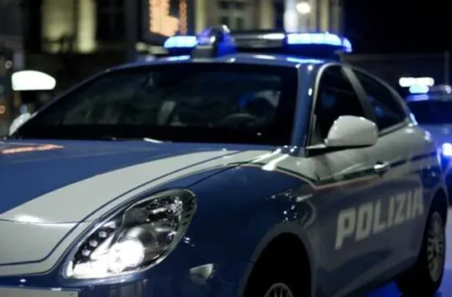 Crotone, discoteca interrotta, uscita di emergenza bloccata