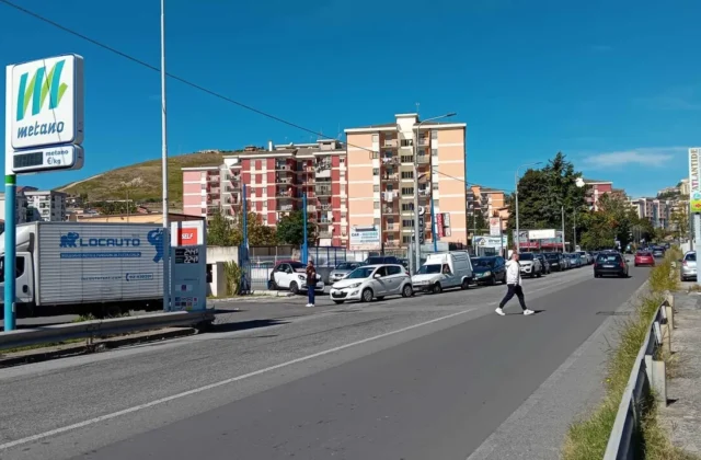 Code, disagi carburante a Catanzaro, attesa rifornimenti