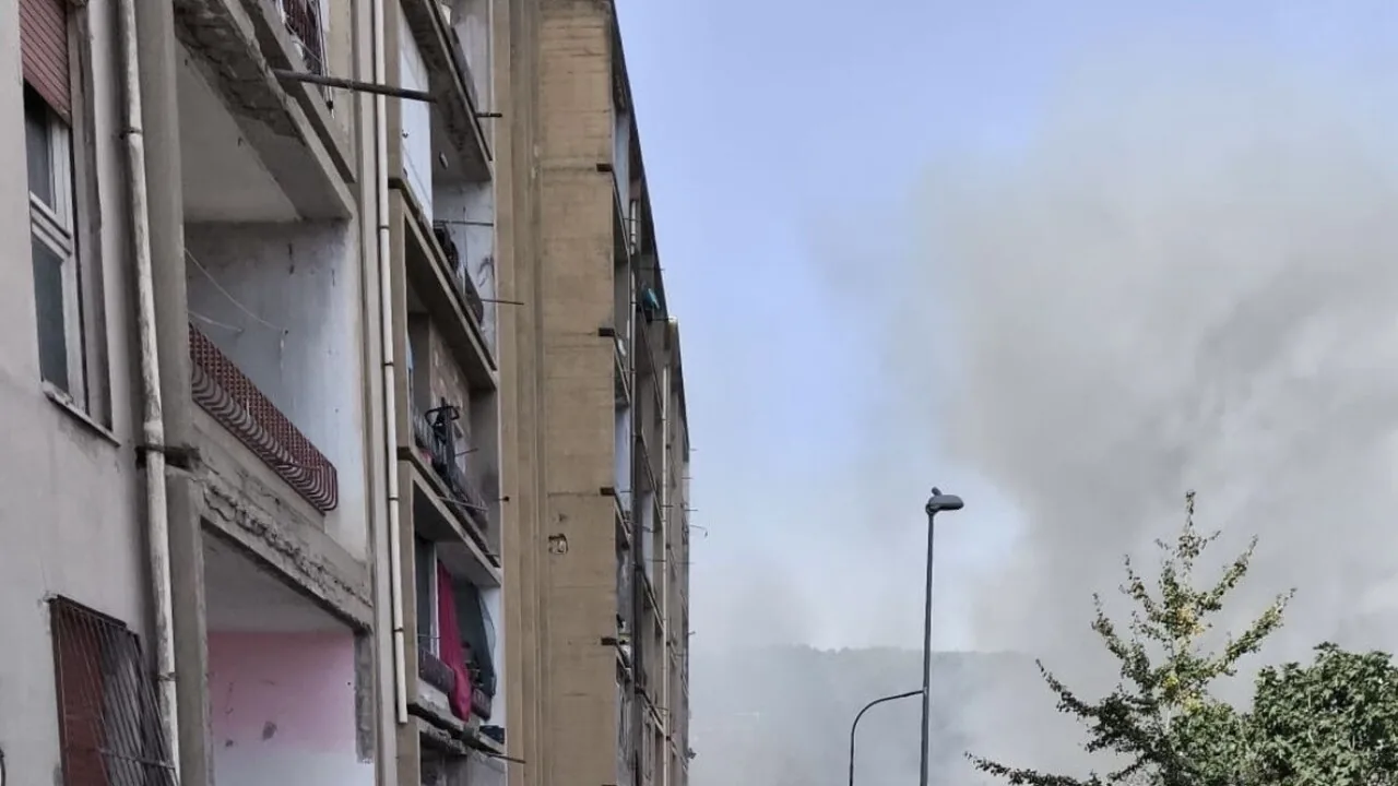 Incendio di rifiuti in zona residenziale a Lamezia Terme