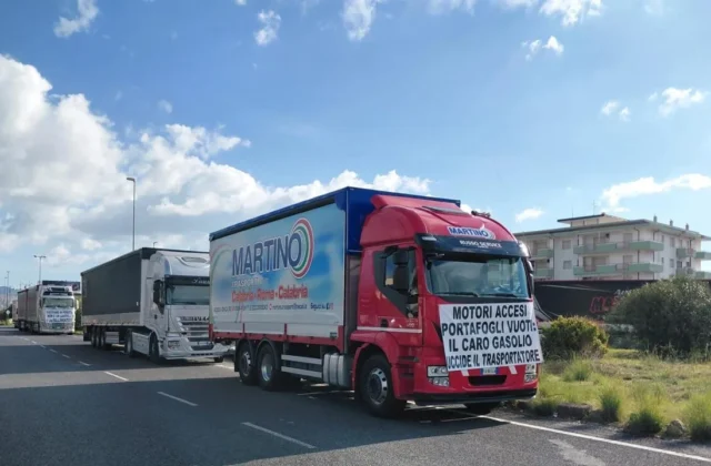 Fermo tir e carburante caro nella Locride