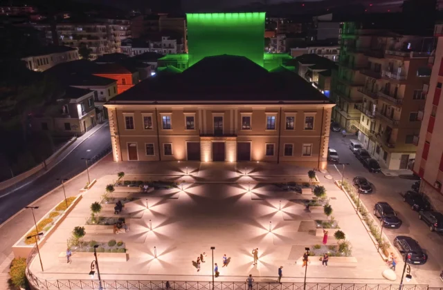 Crotone, la nuova stagione del Teatro Scaramuzza tra prosa