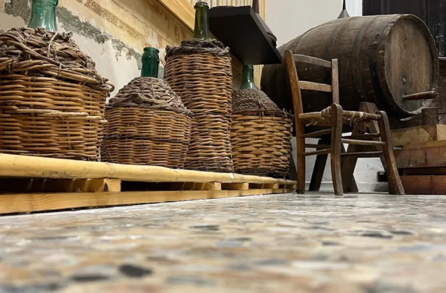 Calabria, palmenti rupestri, antica vinificazione