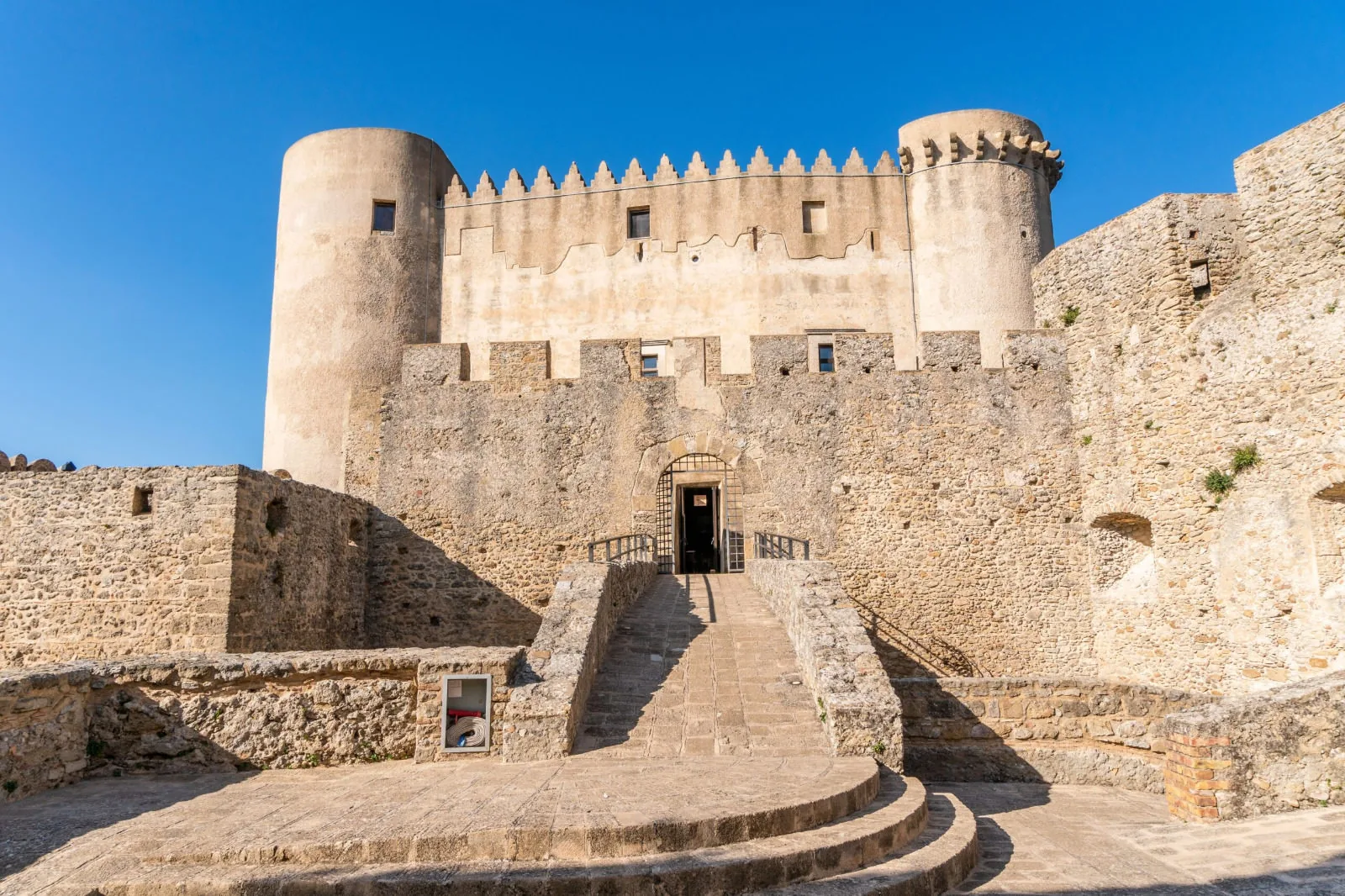 Il castello normanno di Santa Severina gioiello Calabrese