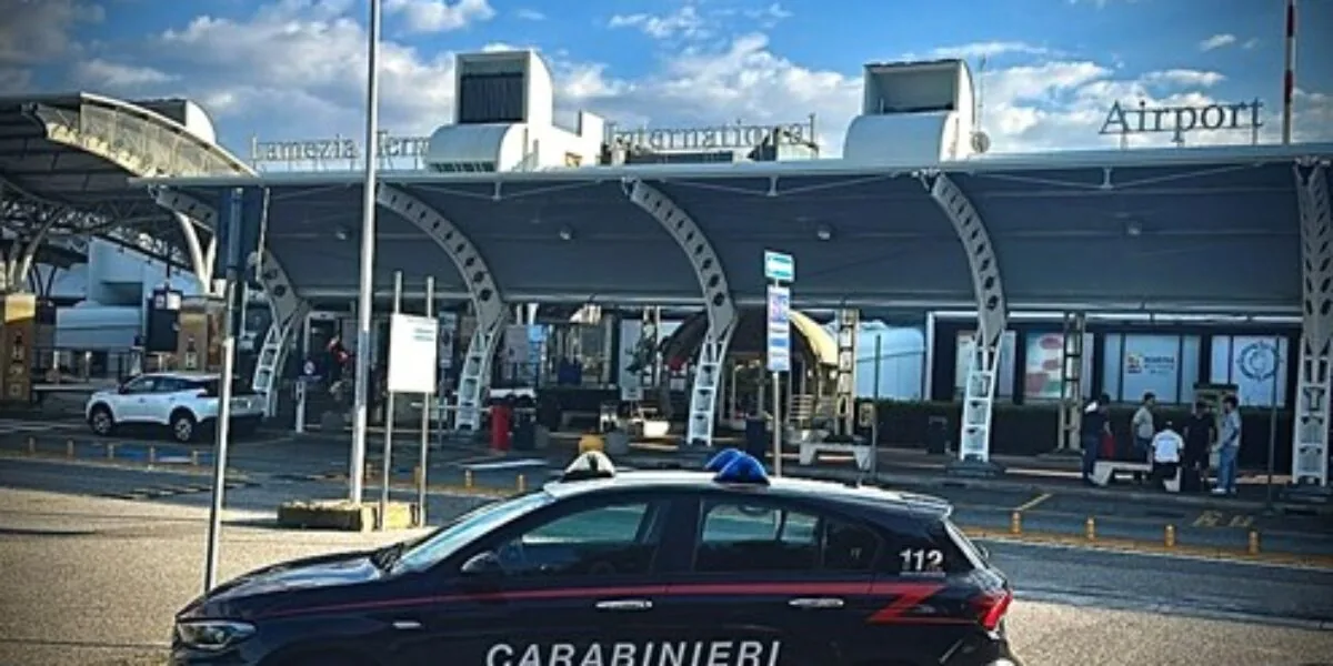 Proiettile nel marsupio, controlli all’aeroporto di Lamezia