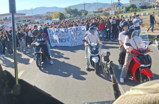 Agricoltori Calabresi continuano protesta, governo tace