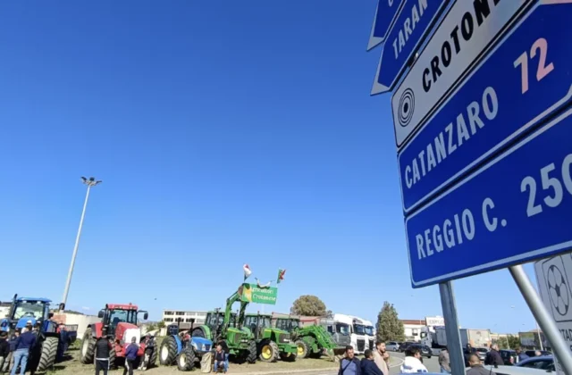 Rimossi i mezzi dei tir dai presidi nel Crotonese