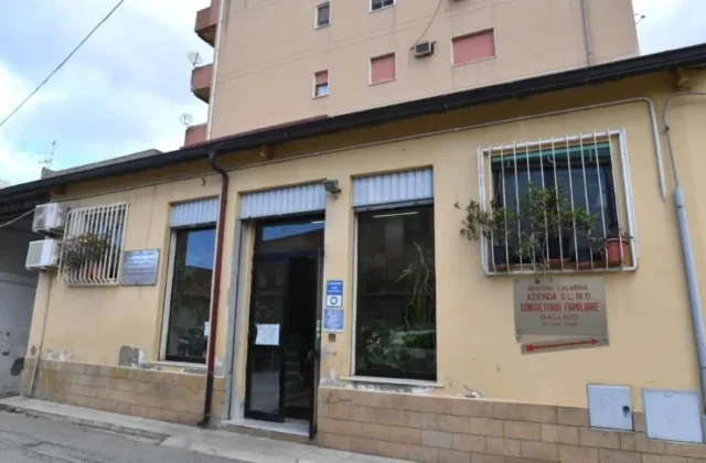 Sit-in per la difesa del poliambulatorio di Gallico