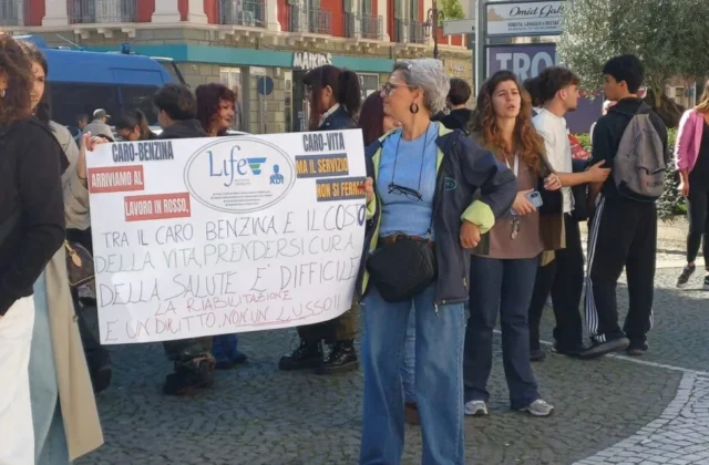 Proteste unite a Crotone e Vibo tra studenti e agricoltori
