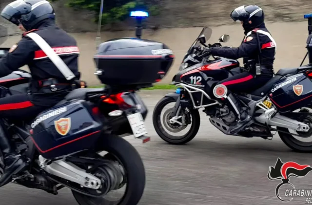 Blitz dei carabinieri a Siderno, trovate armi e droga