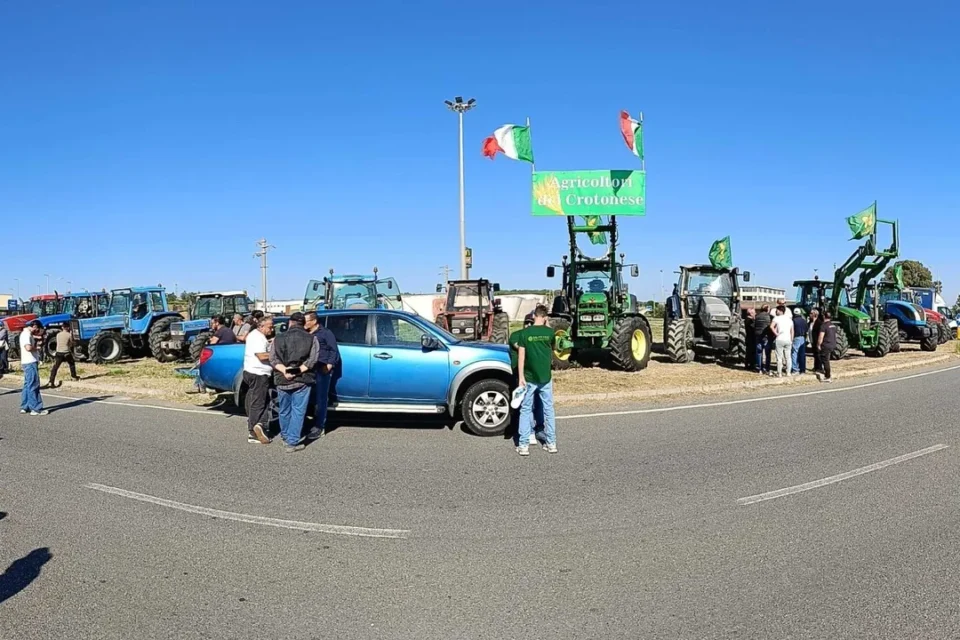 Presidi agricoli in Calabria continuano nonostante i tir