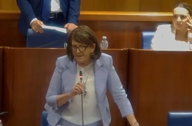 Crisi Konecta a Cosenza, lavoratori senza sussidi e risposte