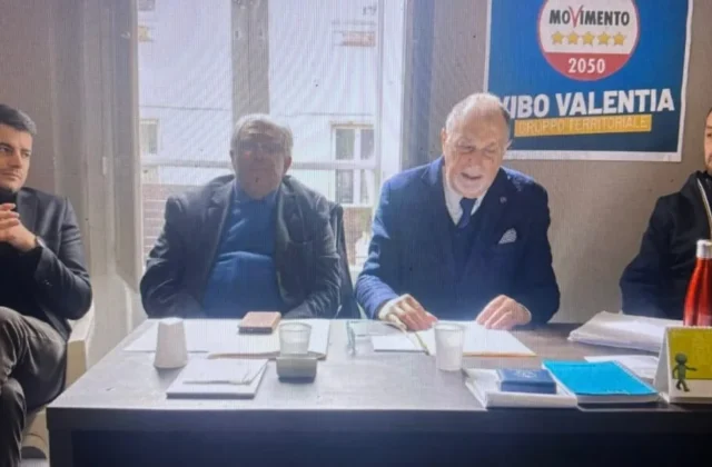 Crisi interna m5s Vibo, consigliere sospeso