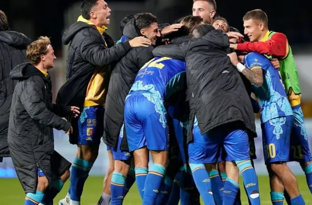 Buso salva il Catanzaro, pareggio in extremis a Benevento