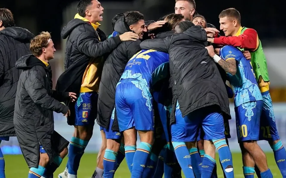 Buso salva il Catanzaro, pareggio in extremis a Benevento